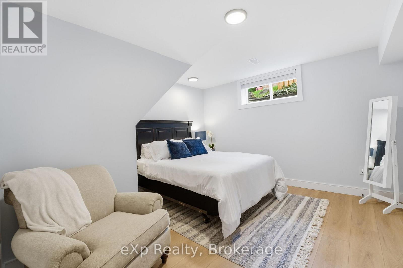 32 Dickinson Court, Centre Wellington, Ontario  N0B 1S0 - Photo 31 - X12913260