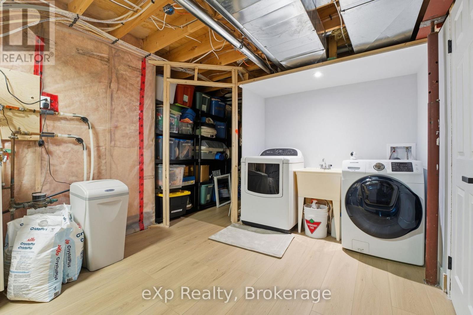 32 Dickinson Court, Centre Wellington, Ontario  N0B 1S0 - Photo 34 - X12913260