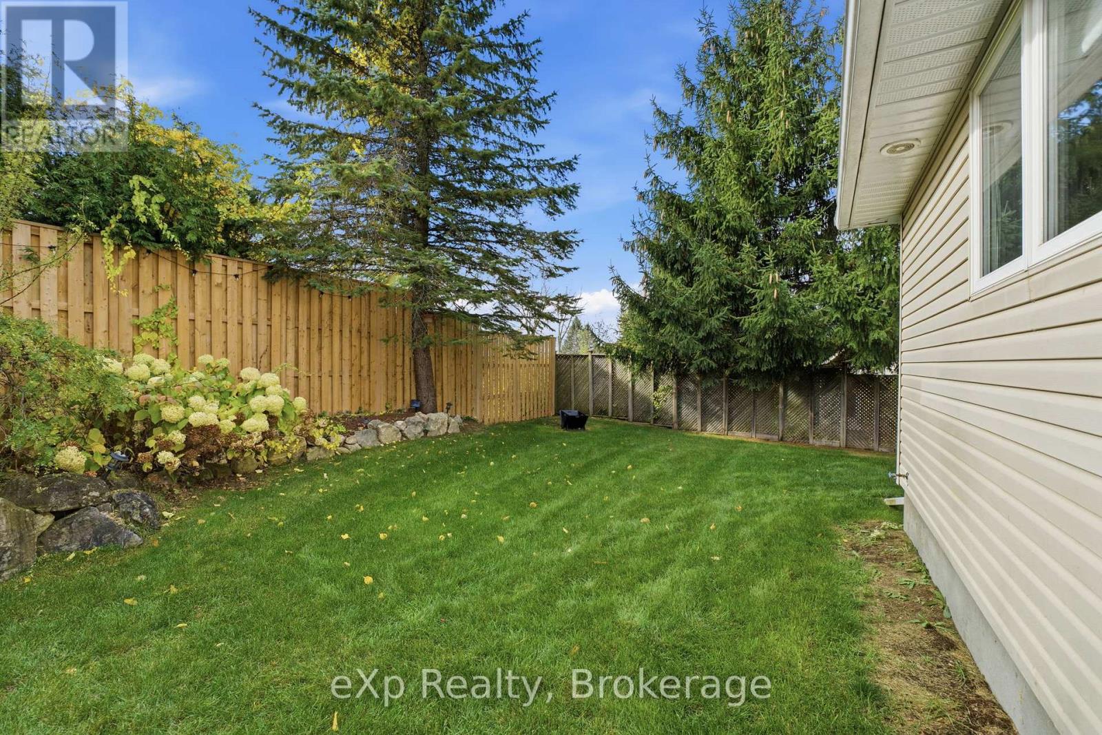 32 Dickinson Court, Centre Wellington, Ontario  N0B 1S0 - Photo 38 - X12913260