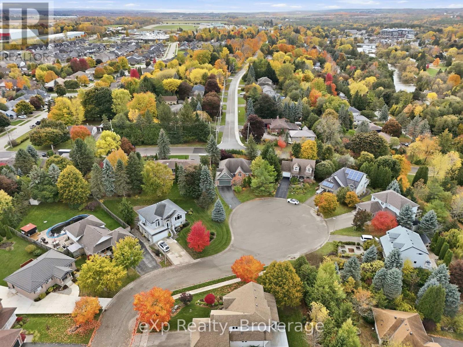 32 Dickinson Court, Centre Wellington, Ontario  N0B 1S0 - Photo 43 - X12913260