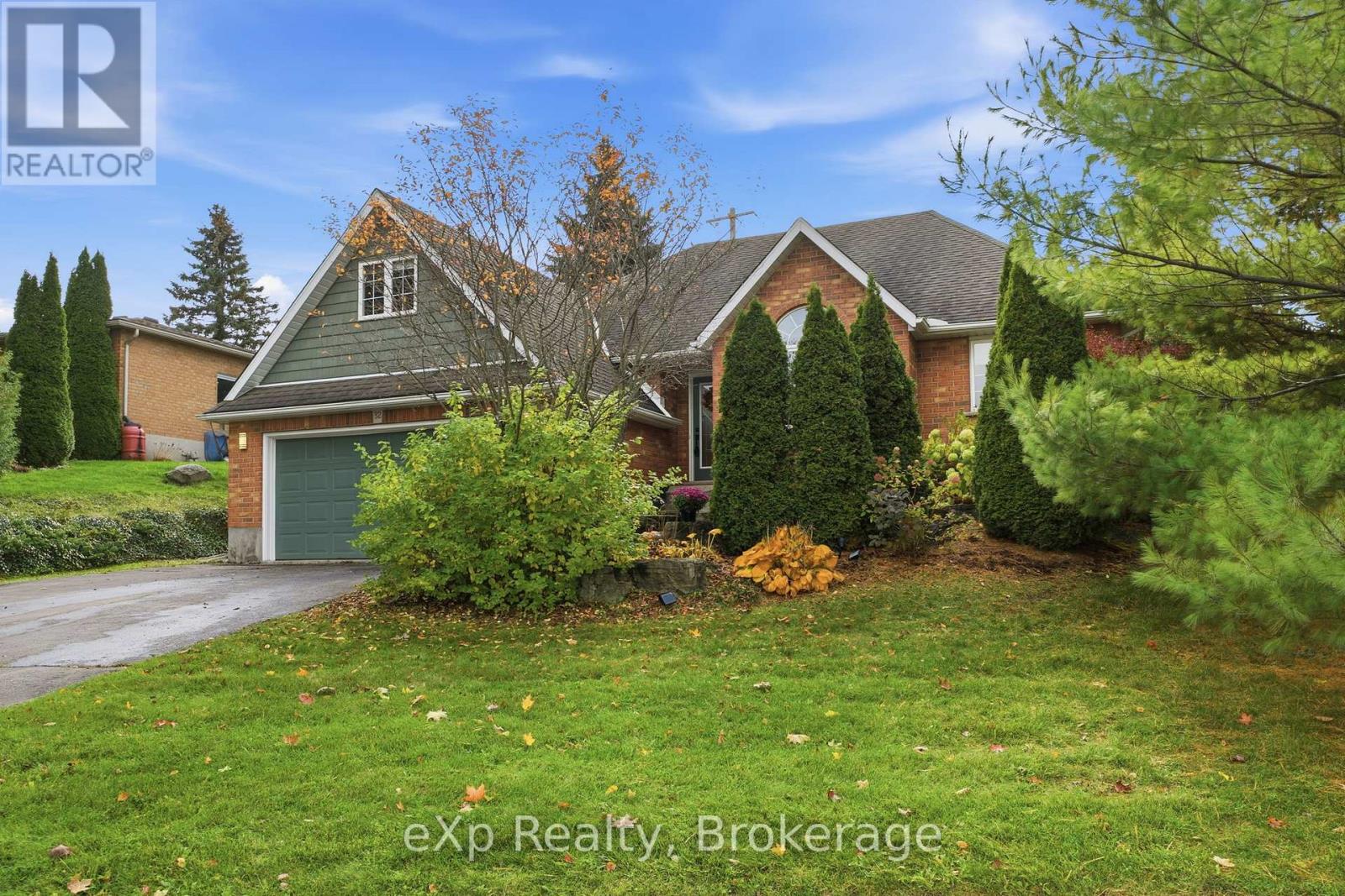 32 Dickinson Court, Centre Wellington, Ontario  N0B 1S0 - Photo 5 - X12913260