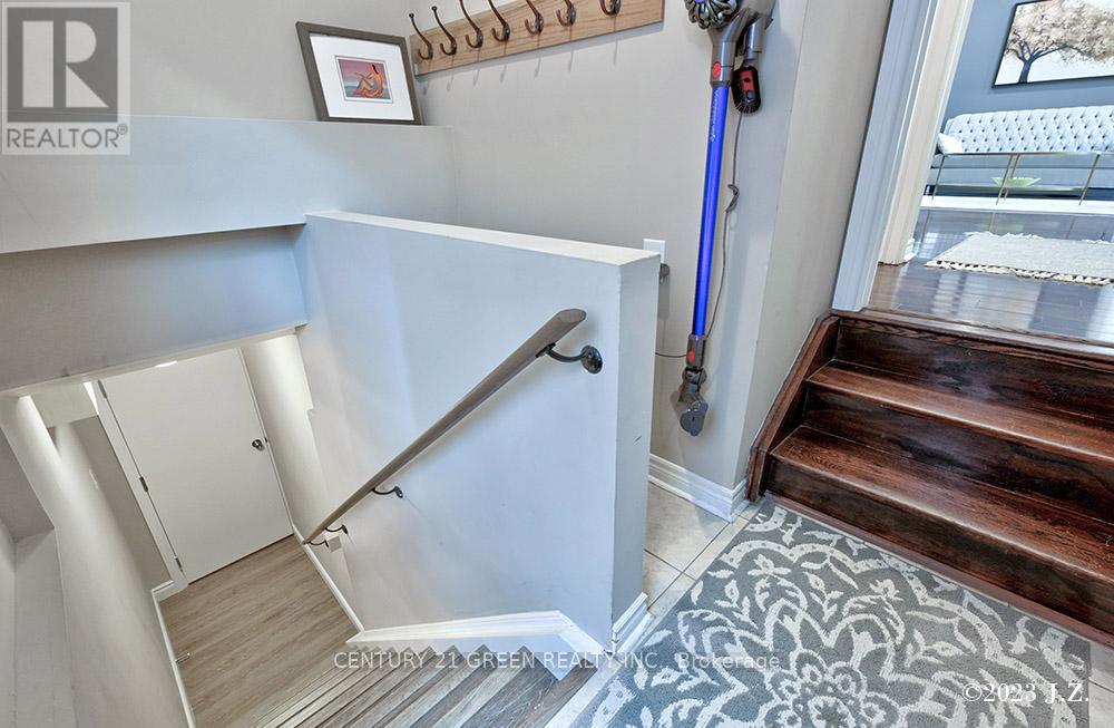 5384 Valhalla Crescent, Mississauga, Ontario  L5M 0K4 - Photo 22 - W12921340