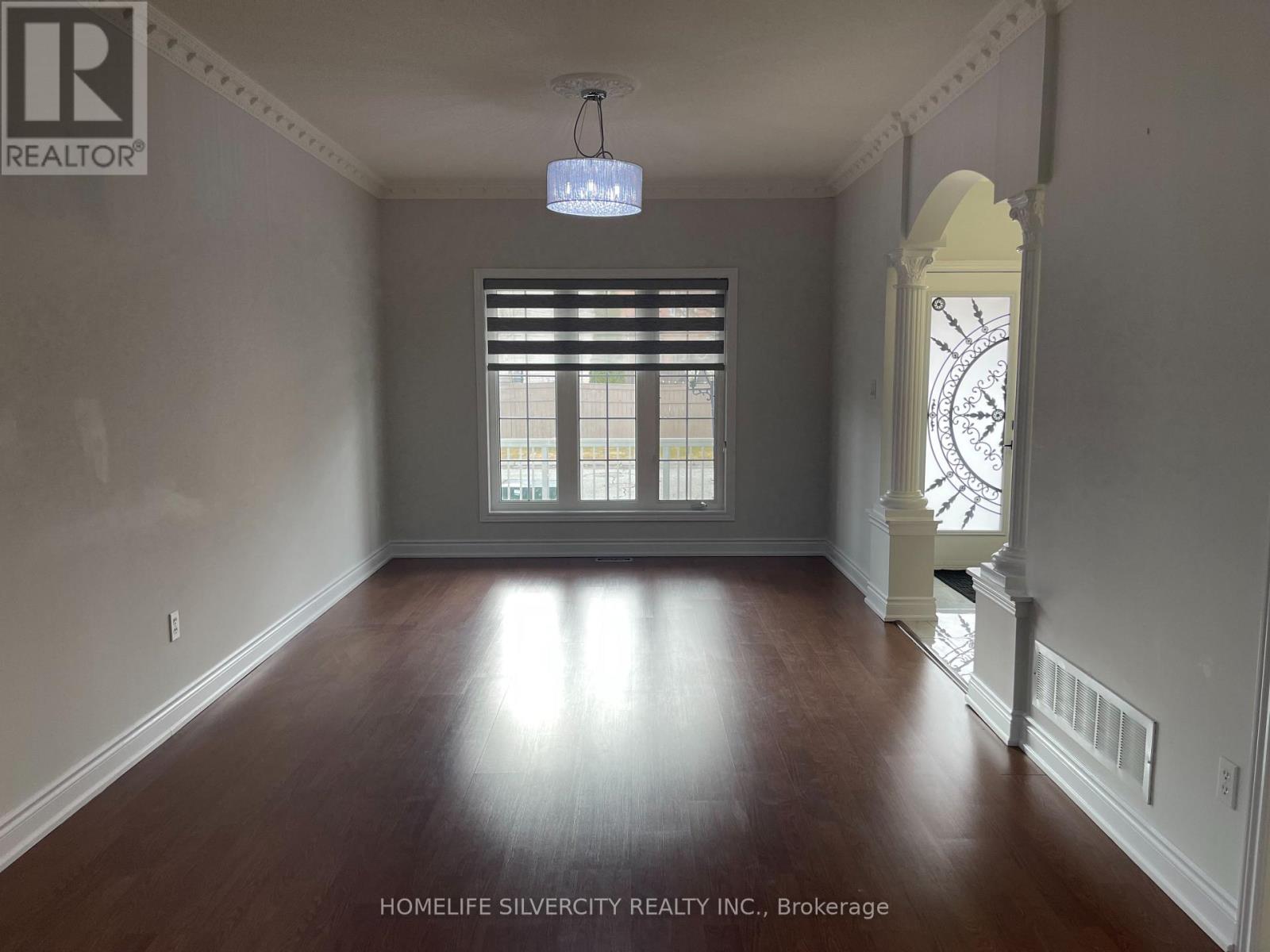 4 Runnymede Crescent, Brampton, Ontario  L6R 0L3 - Photo 8 - W12917994