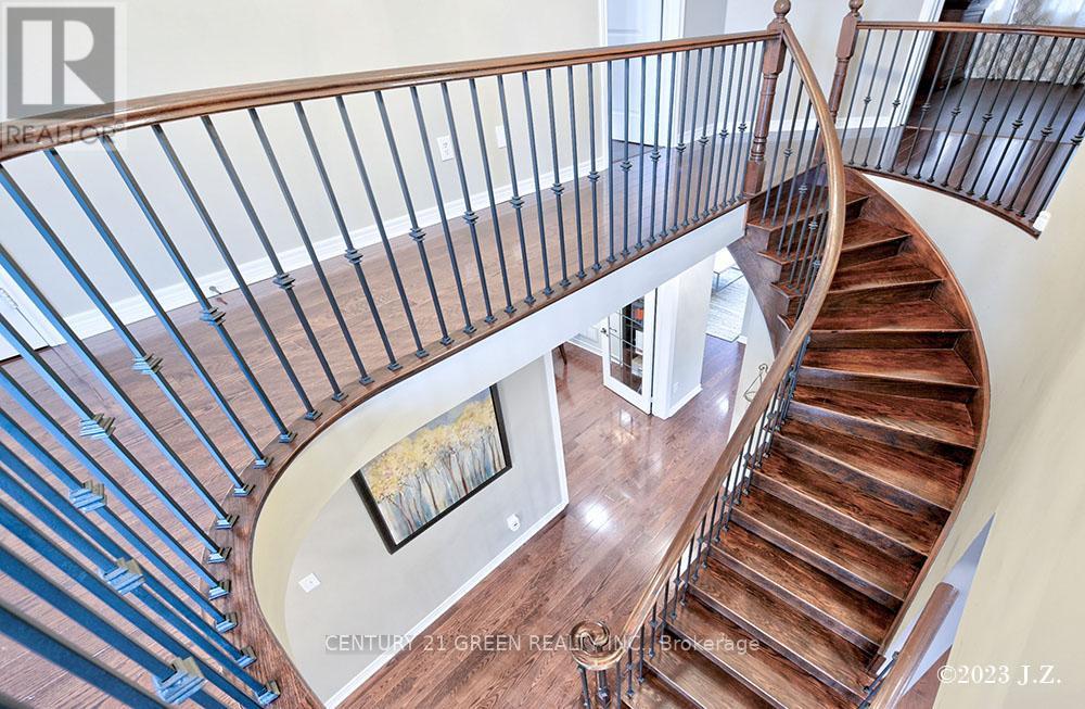 5384 Valhalla Crescent, Mississauga, Ontario  L5M 0K4 - Photo 7 - W12921340