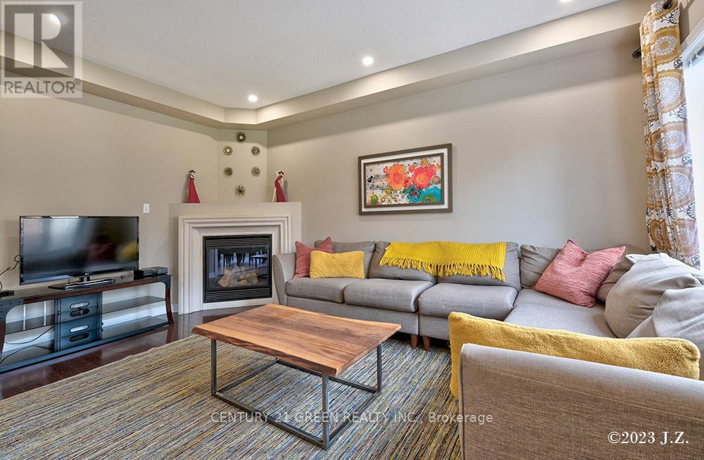 5384 Valhalla Crescent, Mississauga, Ontario  L5M 0K4 - Photo 4 - W12921340