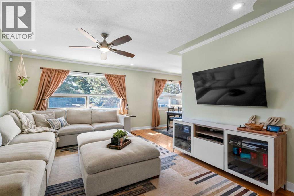 6112 Buckthorn Road NW, Calgary, Alberta  T2K 2Z1 - Photo 6 - A2295073