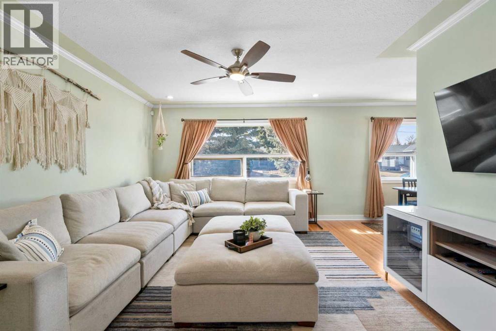 6112 Buckthorn Road NW, Calgary, Alberta  T2K 2Z1 - Photo 1 - A2295073