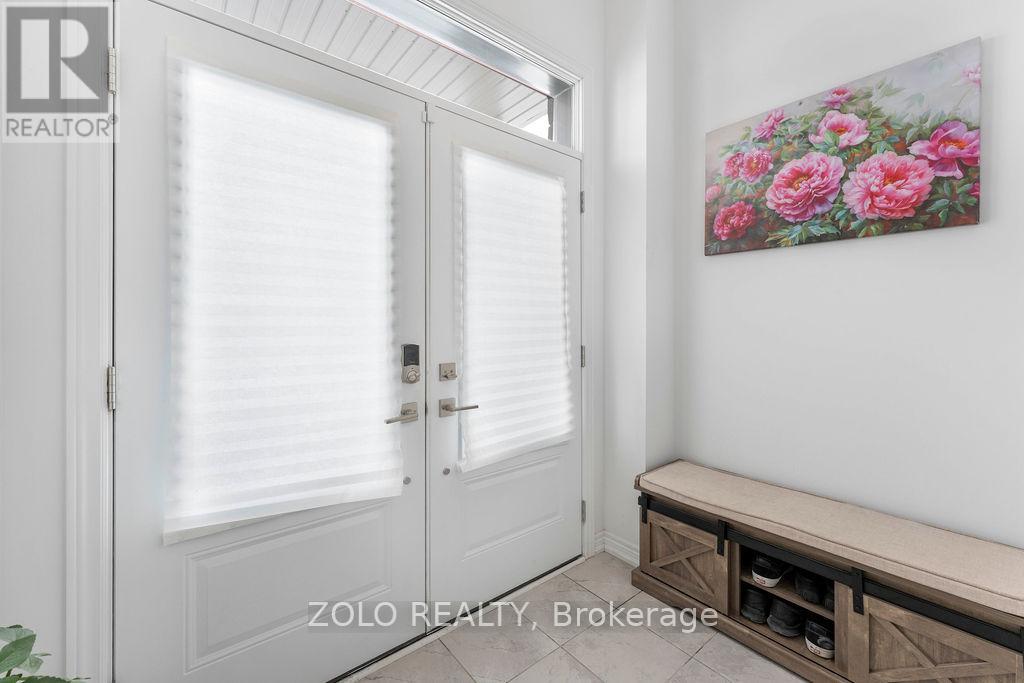 23 Kingsbury Trail, Barrie, Ontario  L9J 0W8 - Photo 2 - S12922412