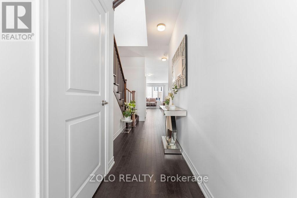 23 Kingsbury Trail, Barrie, Ontario  L9J 0W8 - Photo 4 - S12922412