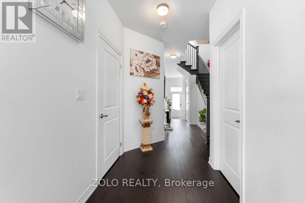 23 Kingsbury Trail, Barrie, Ontario  L9J 0W8 - Photo 3 - S12922412