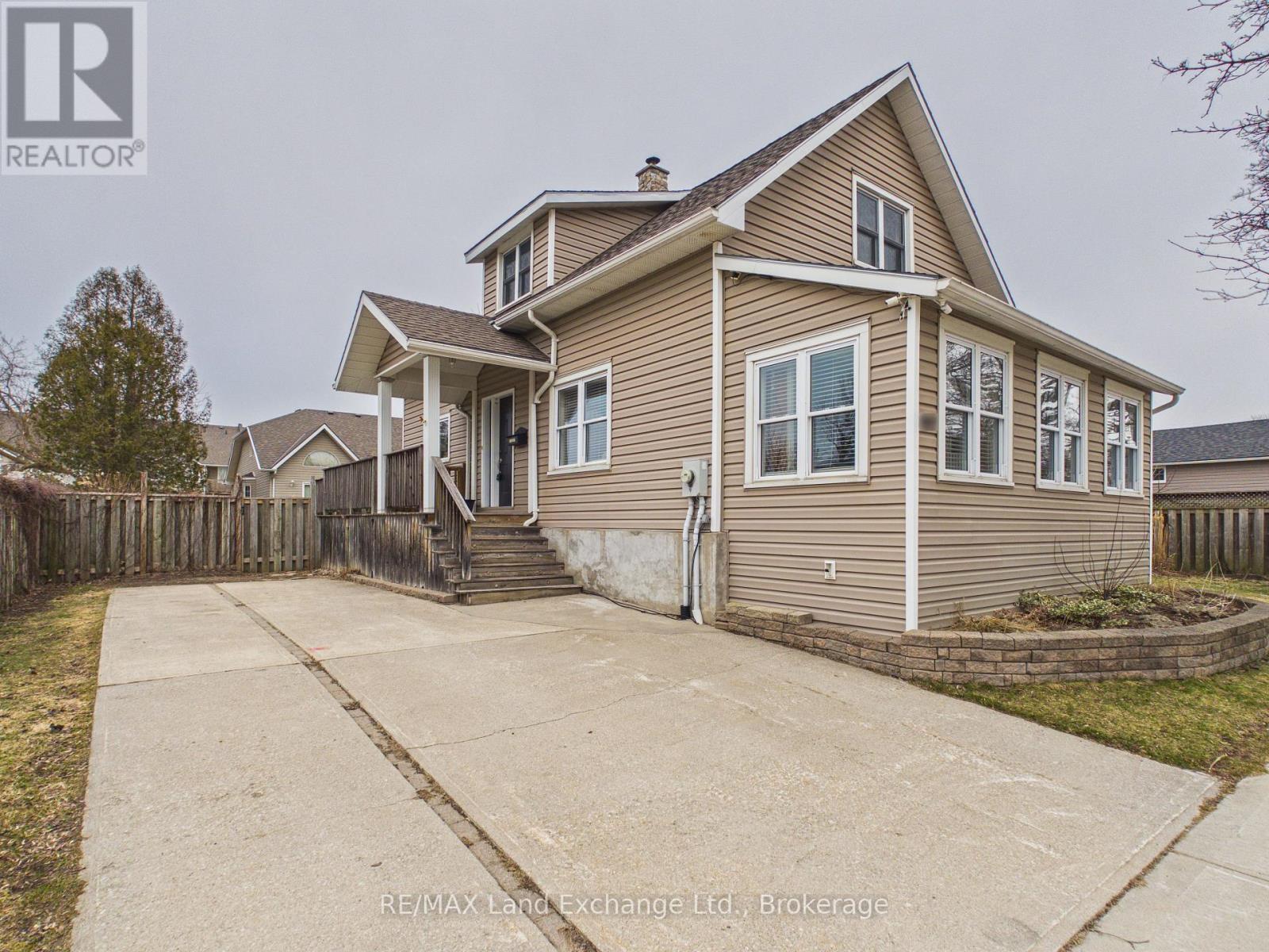 842 Olde Victoria Street, Kincardine, Ontario  N2Z 2B3 - Photo 2 - X12922776