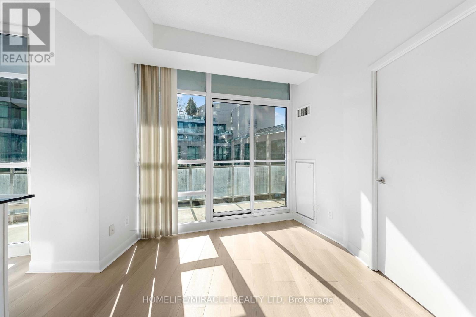 806 - 15 Bruyeres Mews, Toronto (Niagara), Ontario  M5V 0A7 - Photo 10 - C12922722