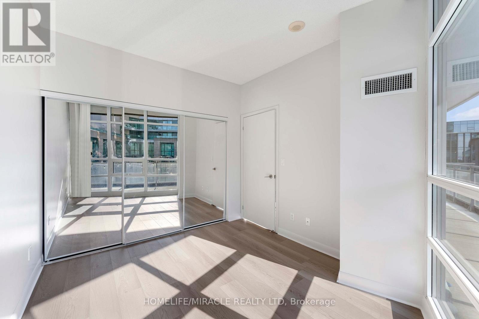 806 - 15 Bruyeres Mews, Toronto (Niagara), Ontario  M5V 0A7 - Photo 26 - C12922722