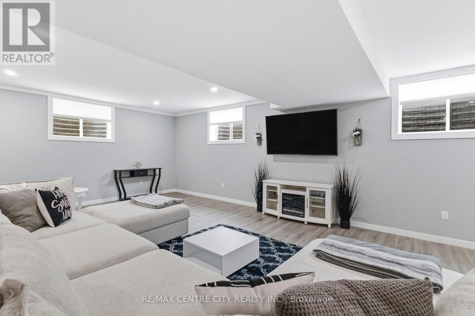 85 Mill Pond Crescent, Thames Centre, Ontario  N0L 1G2 - Photo 40 - X12922746