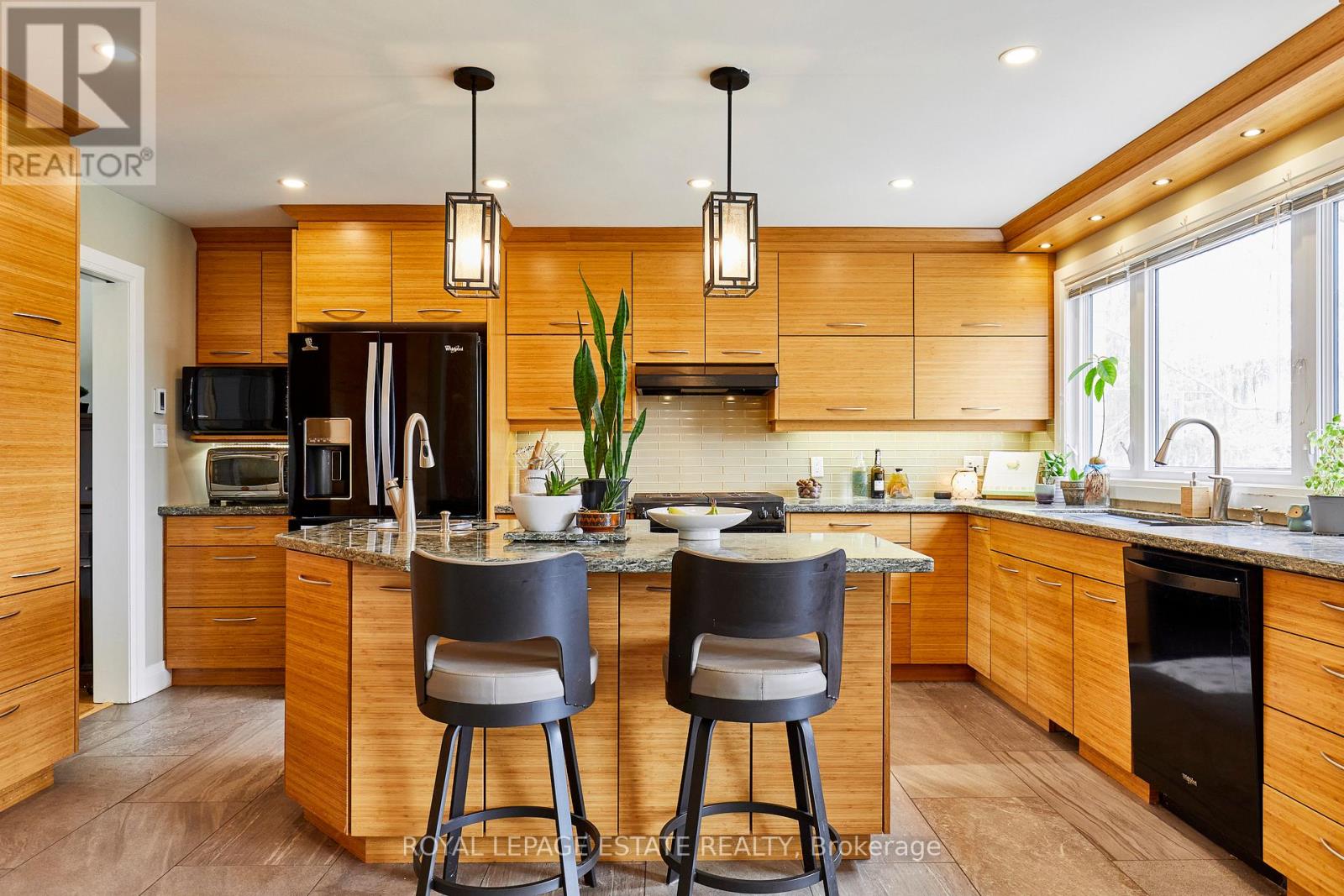 1078 Roundelay Court, Oshawa, Ontario  L1J 7R7 - Photo 2 - E12922778