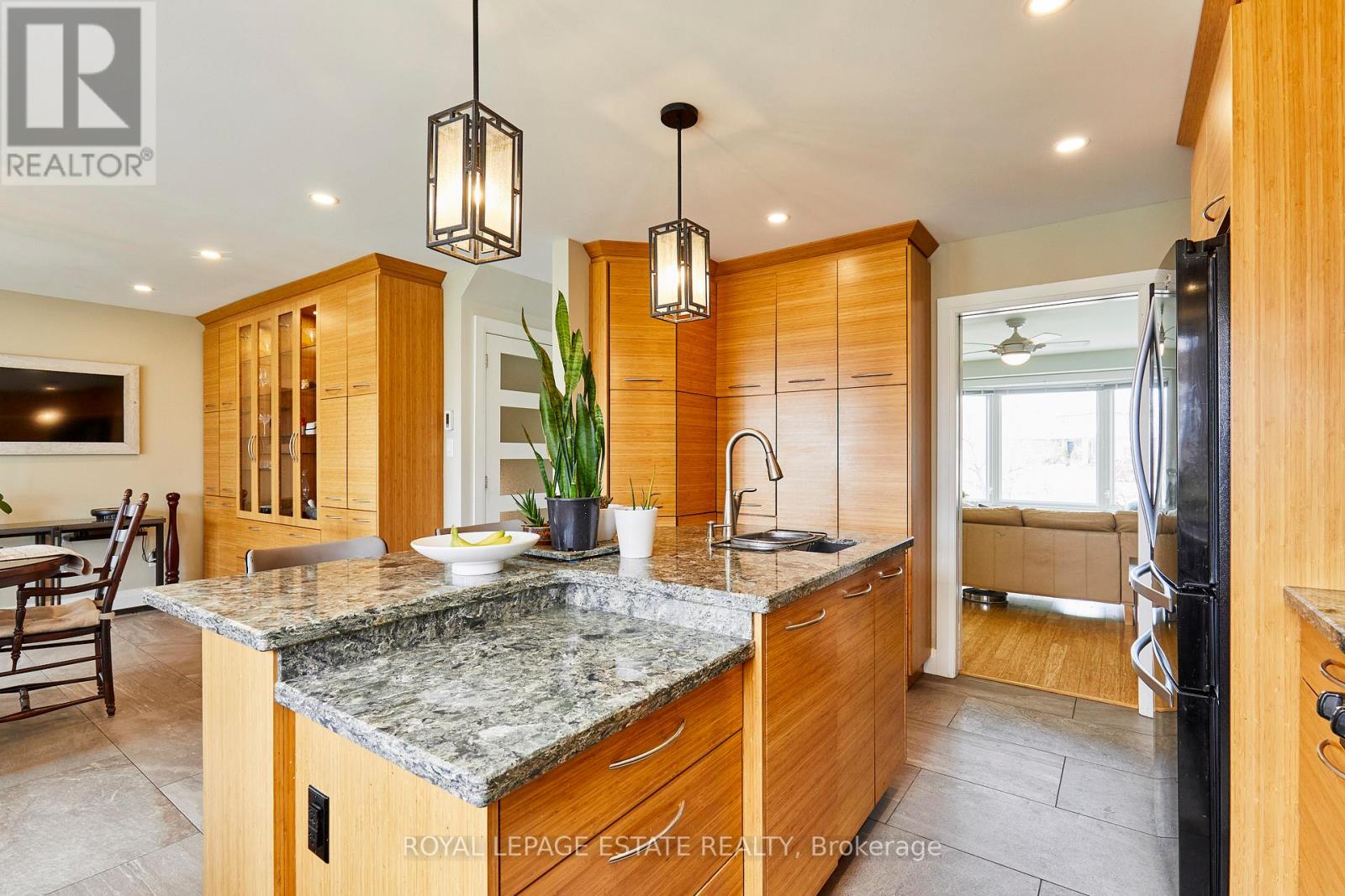 1078 Roundelay Court, Oshawa, Ontario  L1J 7R7 - Photo 3 - E12922778