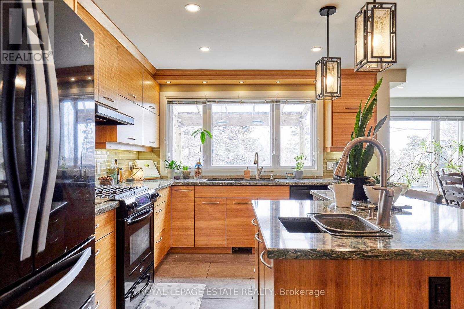 1078 Roundelay Court, Oshawa, Ontario  L1J 7R7 - Photo 4 - E12922778