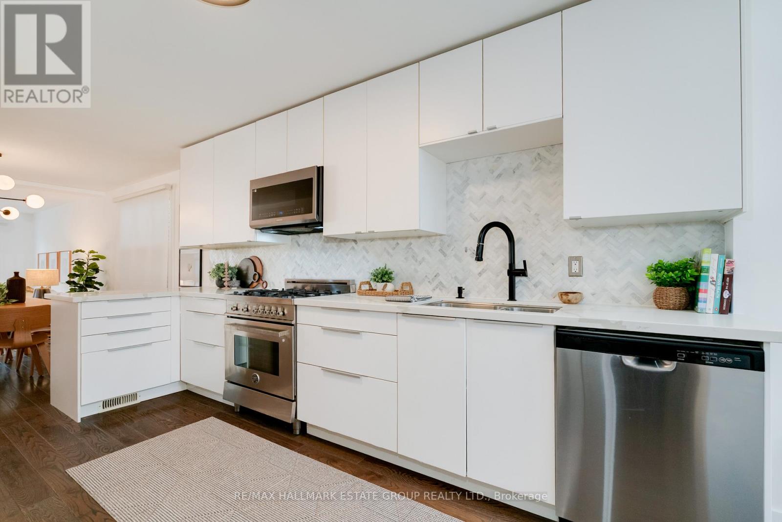 11 Austin Avenue, Toronto, Ontario  M4M 1V7 - Photo 14 - E12922872