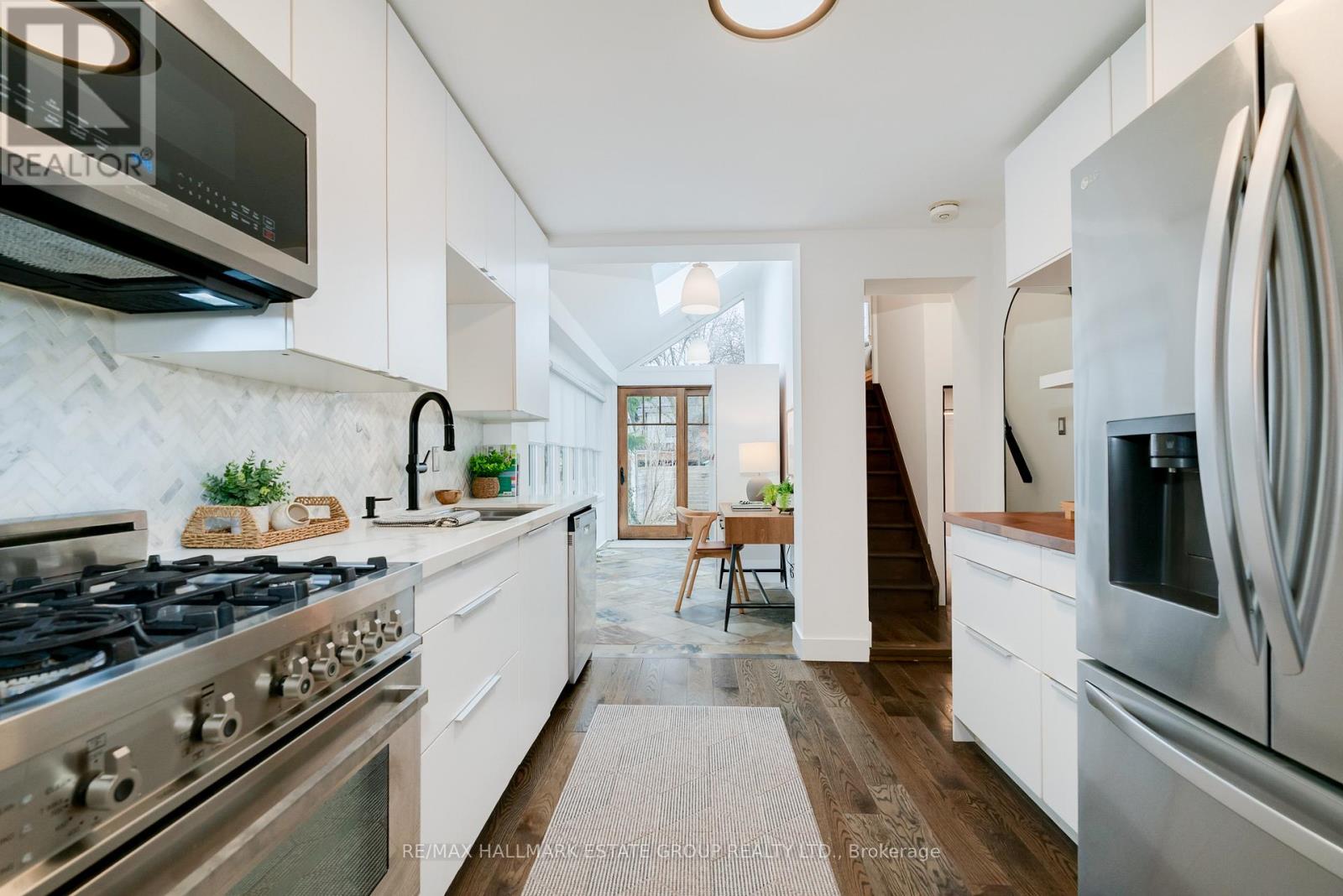 11 Austin Avenue, Toronto, Ontario  M4M 1V7 - Photo 17 - E12922872