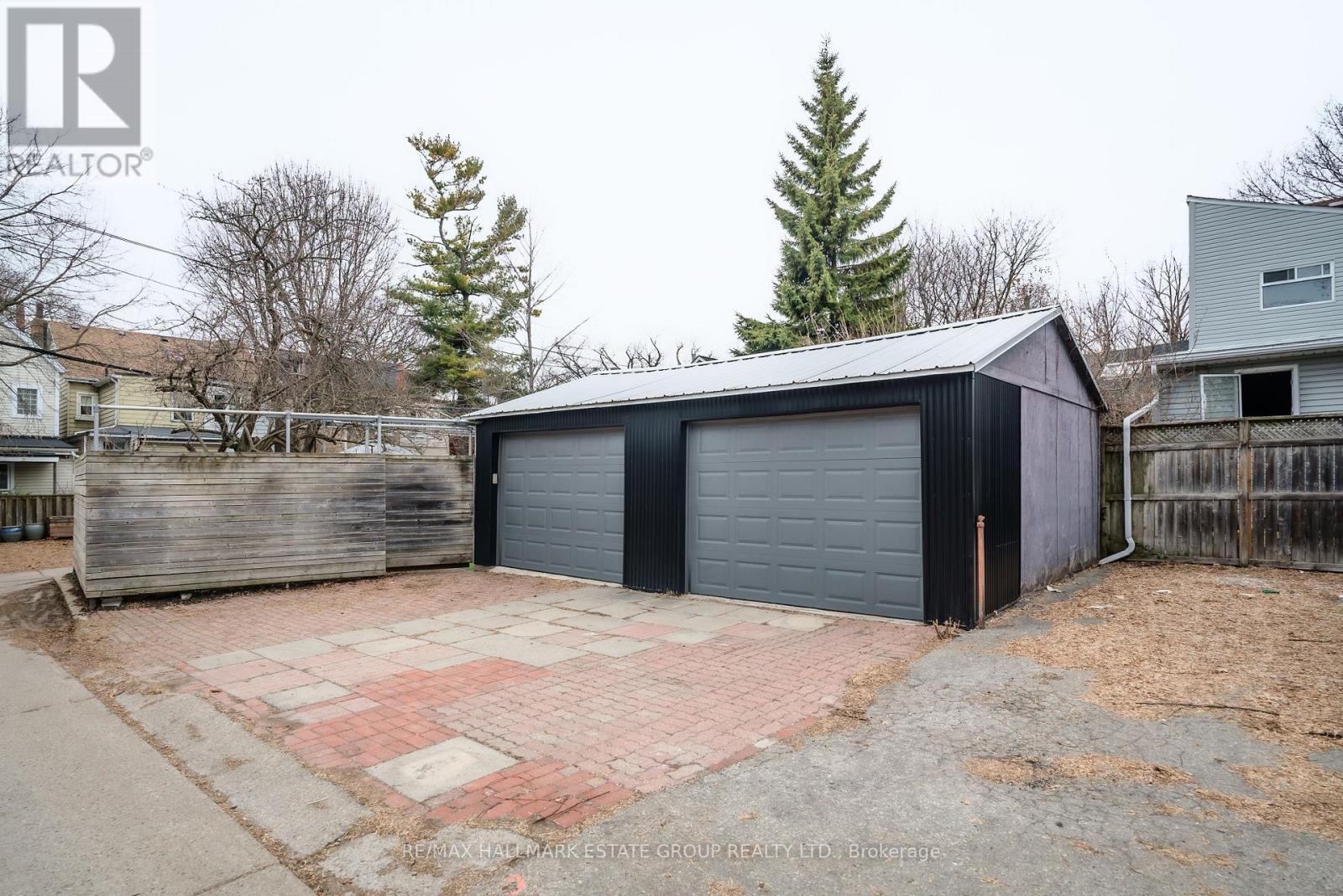 11 Austin Avenue, Toronto, Ontario  M4M 1V7 - Photo 2 - E12922872