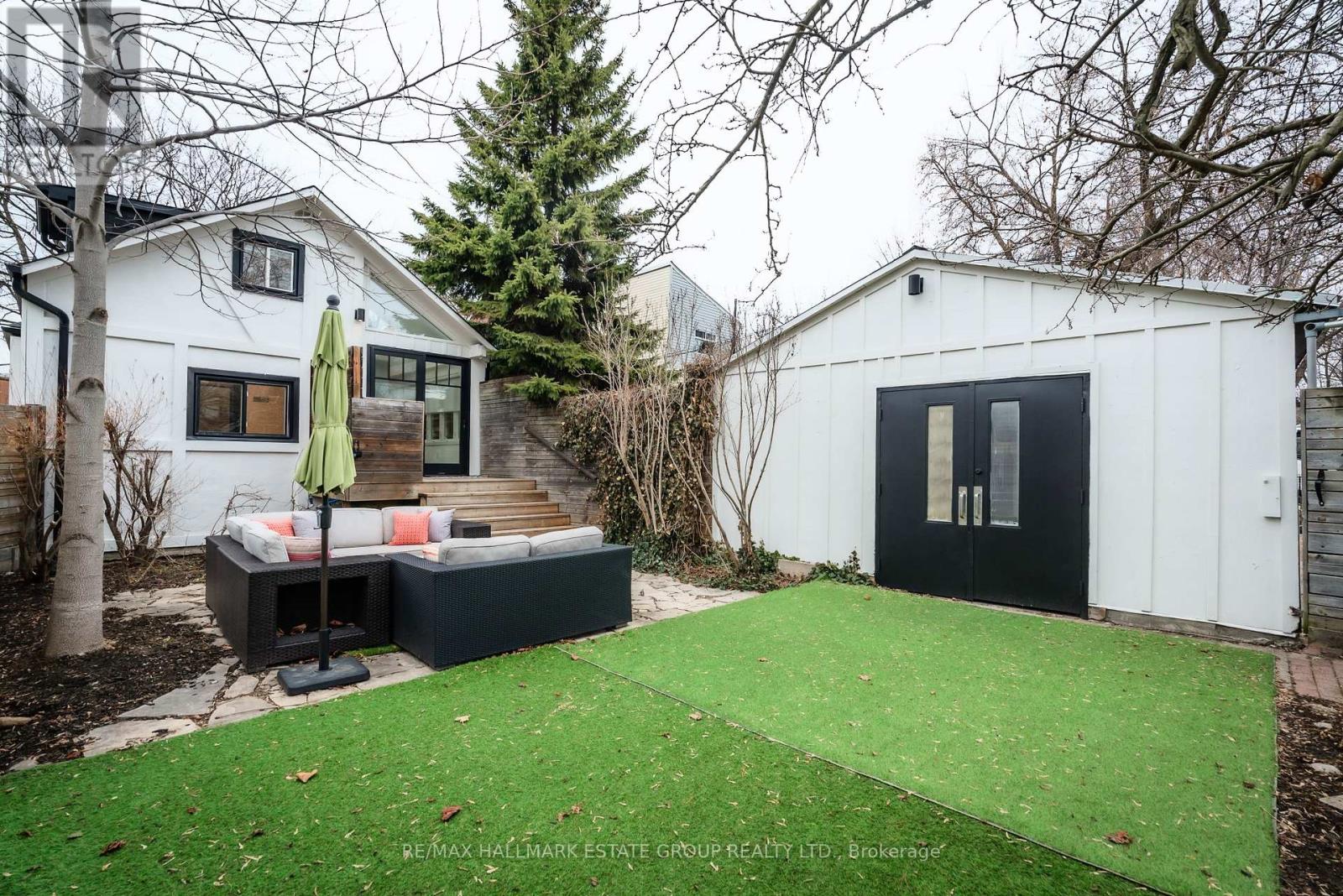11 Austin Avenue, Toronto, Ontario  M4M 1V7 - Photo 46 - E12922872