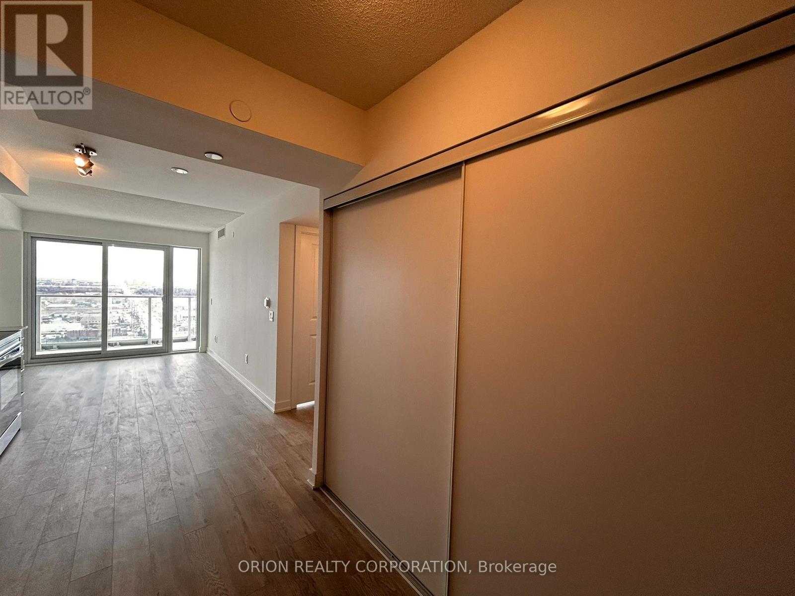 2404 - 1010 Sandy Beach Road, Pickering, Ontario L1W 0C7 - Photo 2 - E12922886