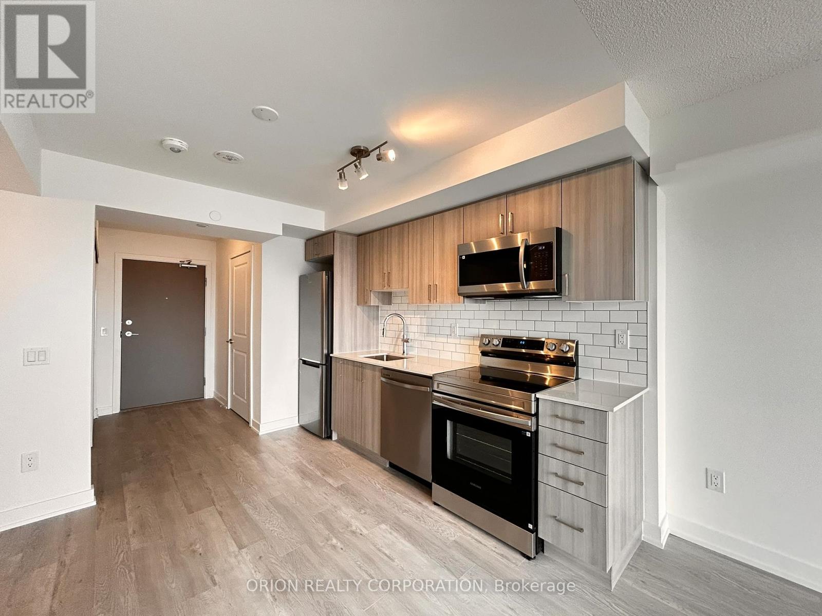 2404 - 1010 Sandy Beach Road, Pickering, Ontario L1W 0C7 - Photo 3 - E12922886