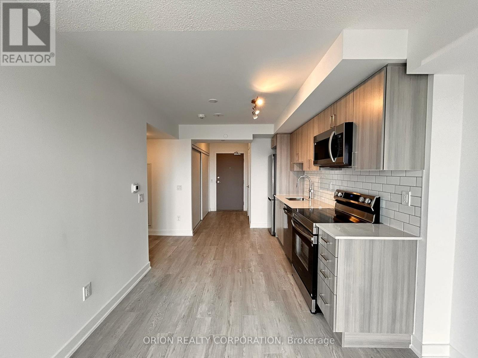 2404 - 1010 Sandy Beach Road, Pickering, Ontario L1W 0C7 - Photo 4 - E12922886