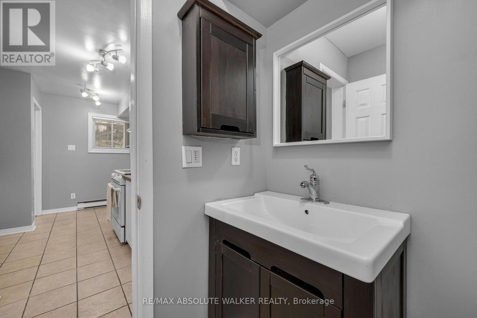 606 Tanguay Court, Ottawa, Ontario  K2L 3X3 - Photo 12 - X12922812