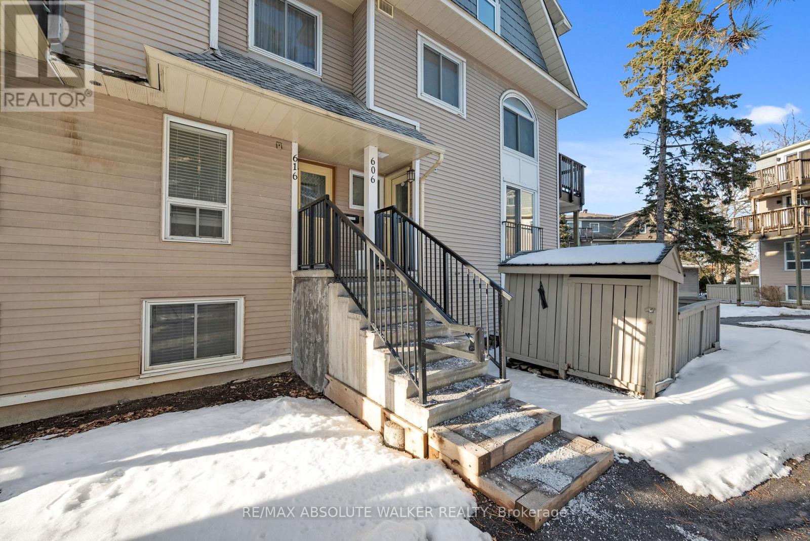 606 Tanguay Court, Ottawa, Ontario  K2L 3X3 - Photo 2 - X12922812