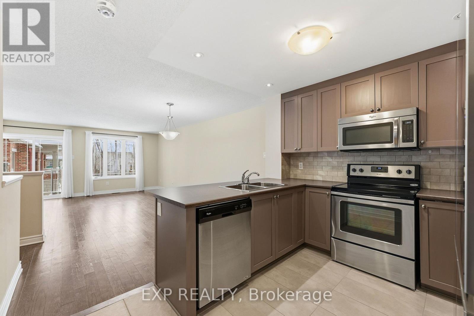 634 Danaca Private, Ottawa, Ontario  K1K 2V7 - Photo 6 - X12922892