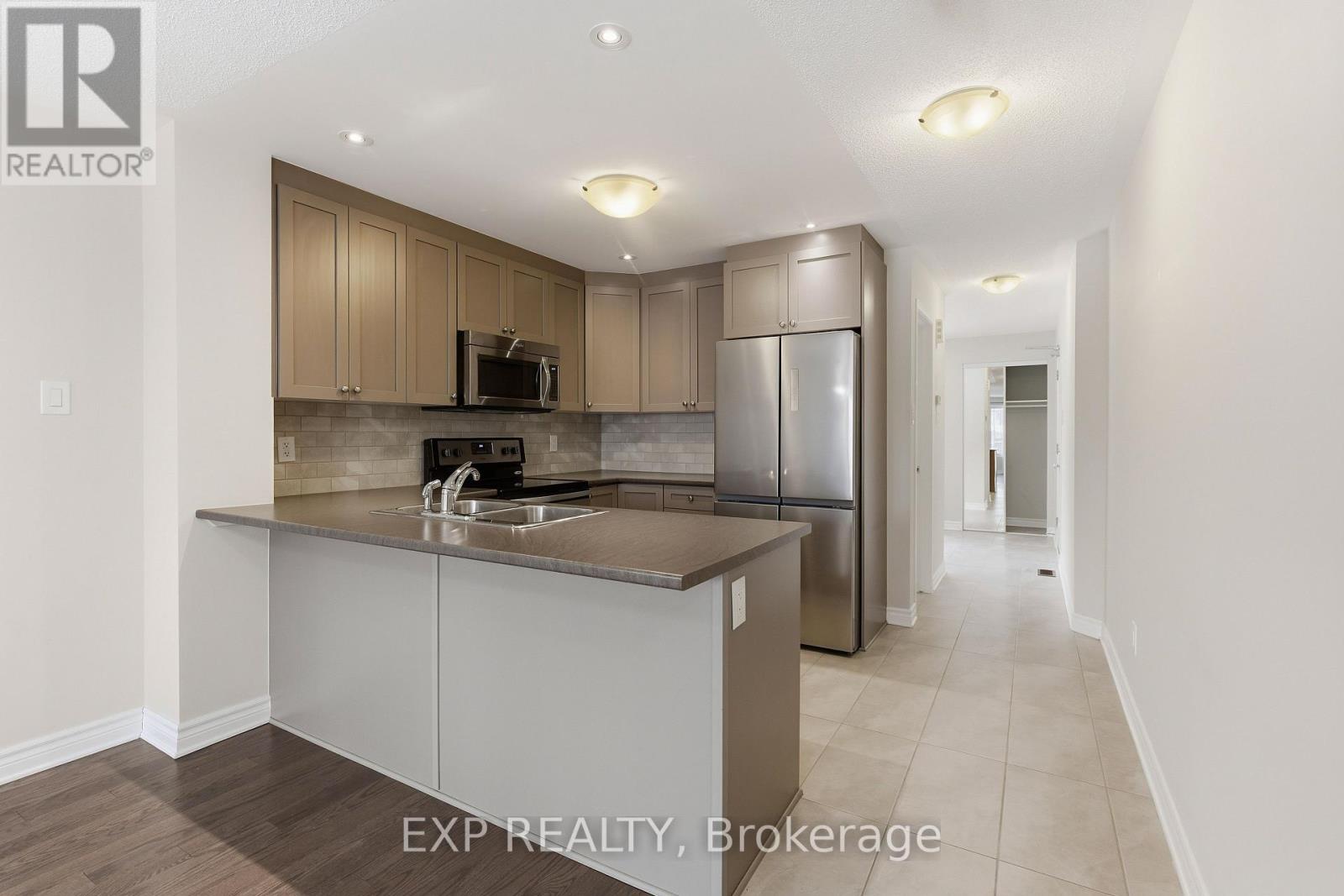 634 Danaca Private, Ottawa, Ontario  K1K 2V7 - Photo 7 - X12922892