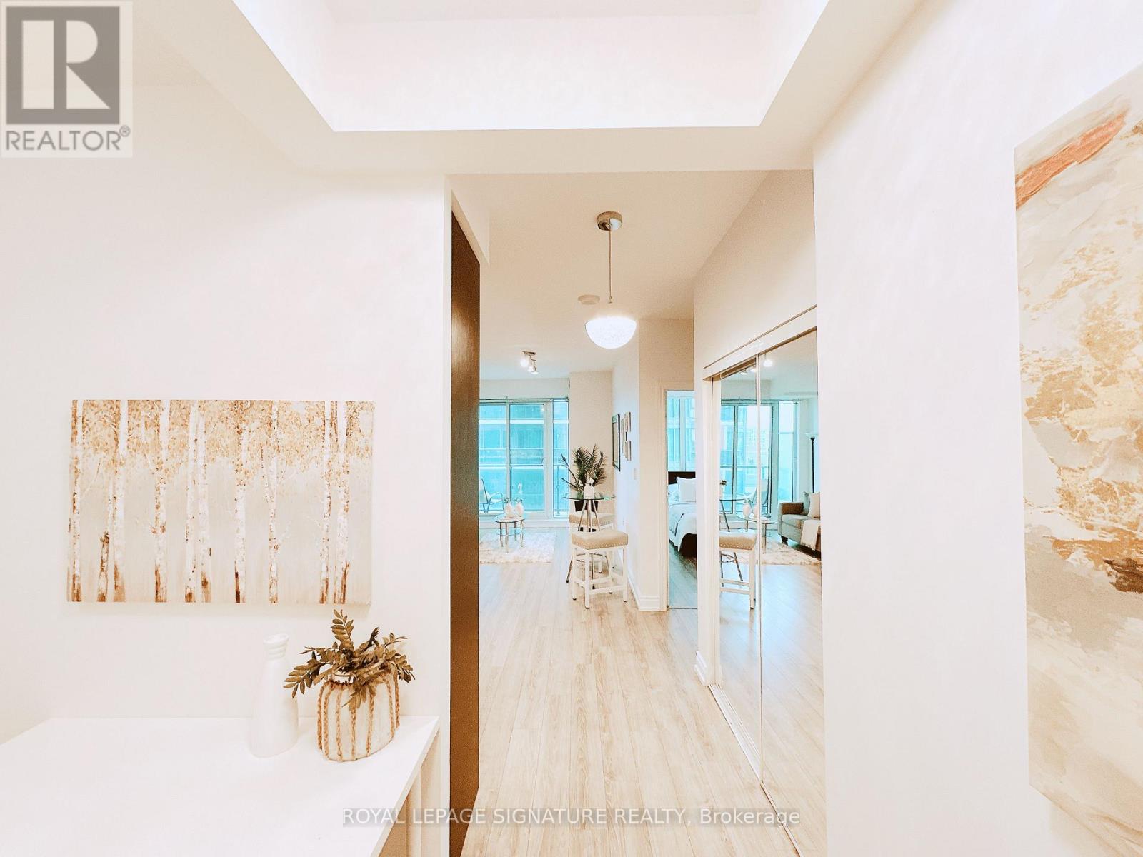 710 - 9600 Yonge Street, Richmond Hill (North Richvale), Ontario  L4C 0X3 - Photo 3 - N12922742