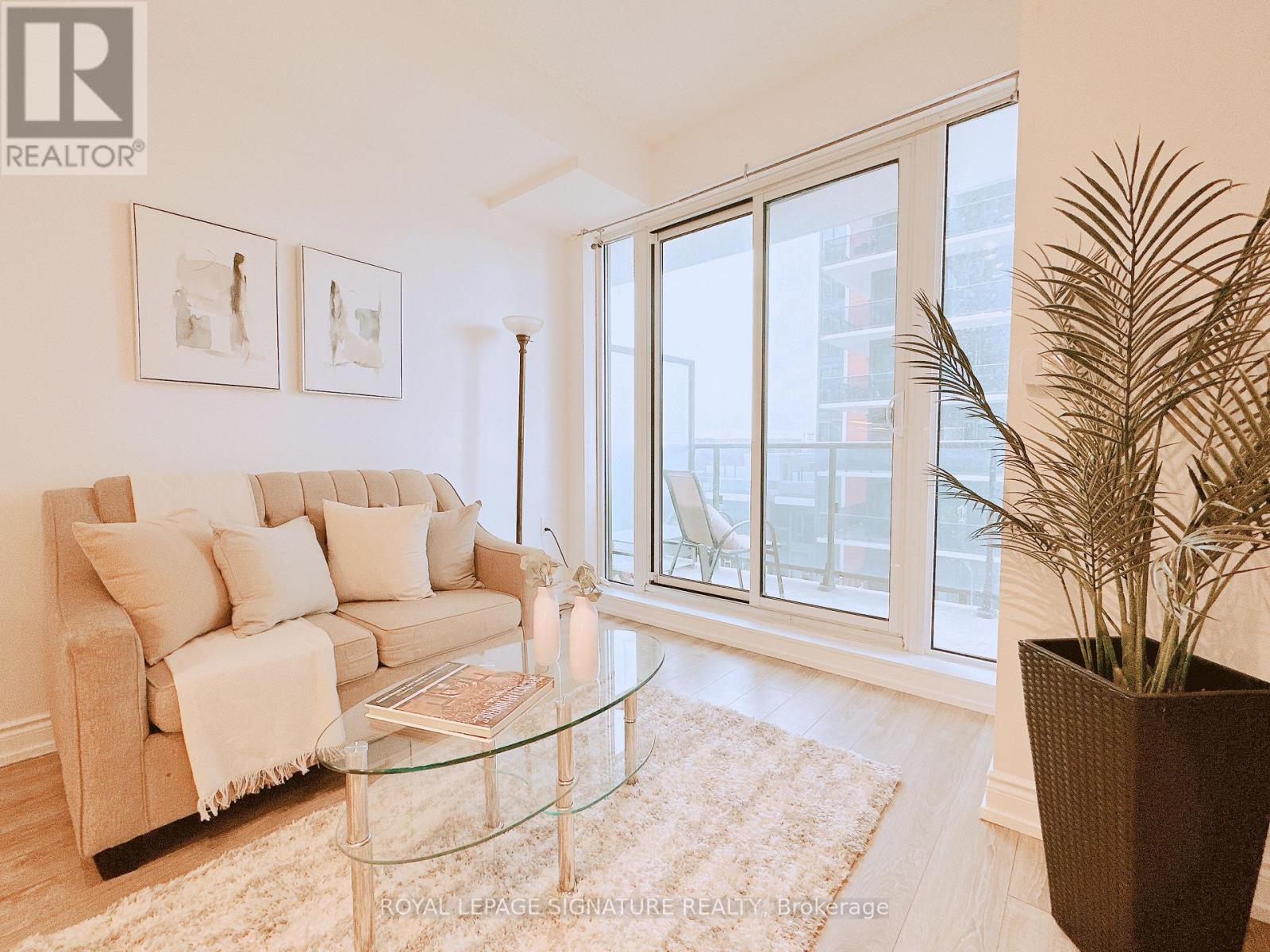 710 - 9600 Yonge Street, Richmond Hill (North Richvale), Ontario  L4C 0X3 - Photo 4 - N12922742