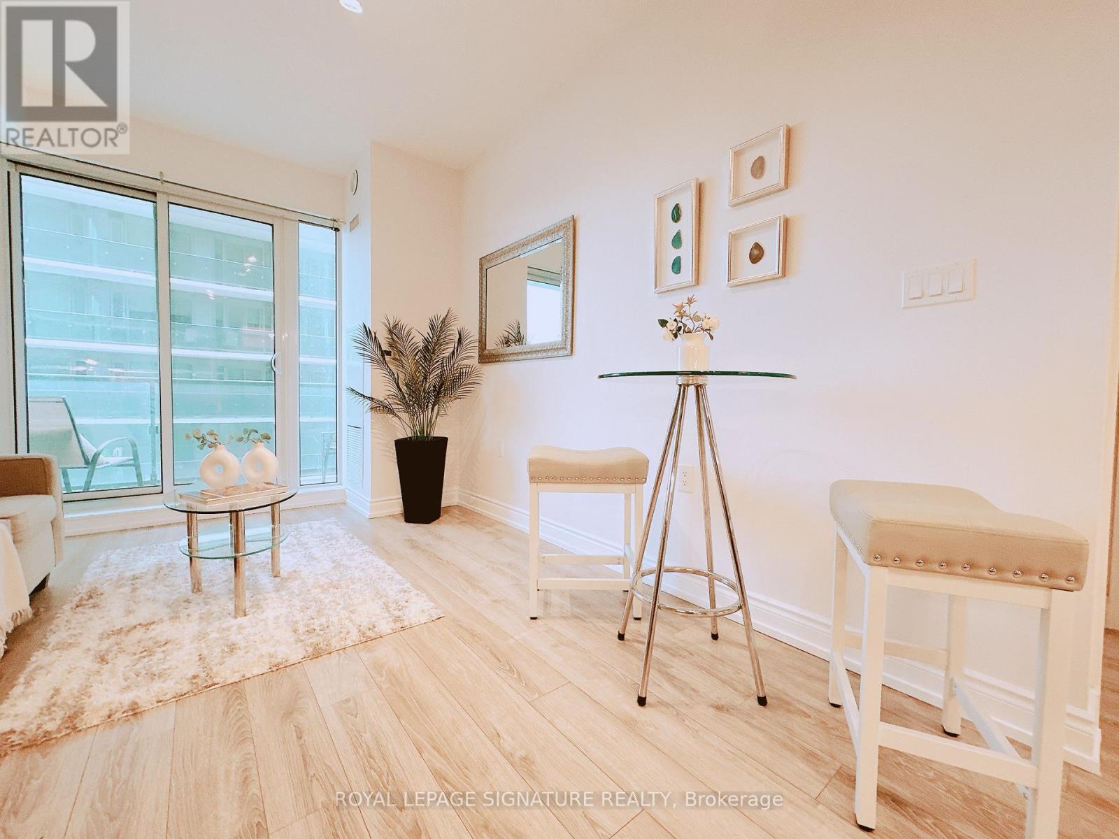 710 - 9600 Yonge Street, Richmond Hill (North Richvale), Ontario  L4C 0X3 - Photo 5 - N12922742