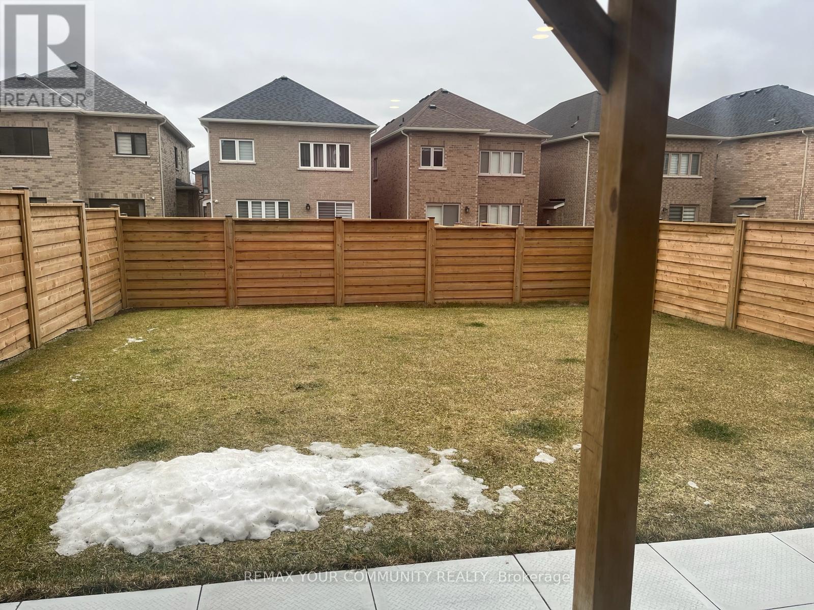 66 Woodhaven Avenue, Aurora, Ontario  L4G 3Y2 - Photo 4 - N12922784