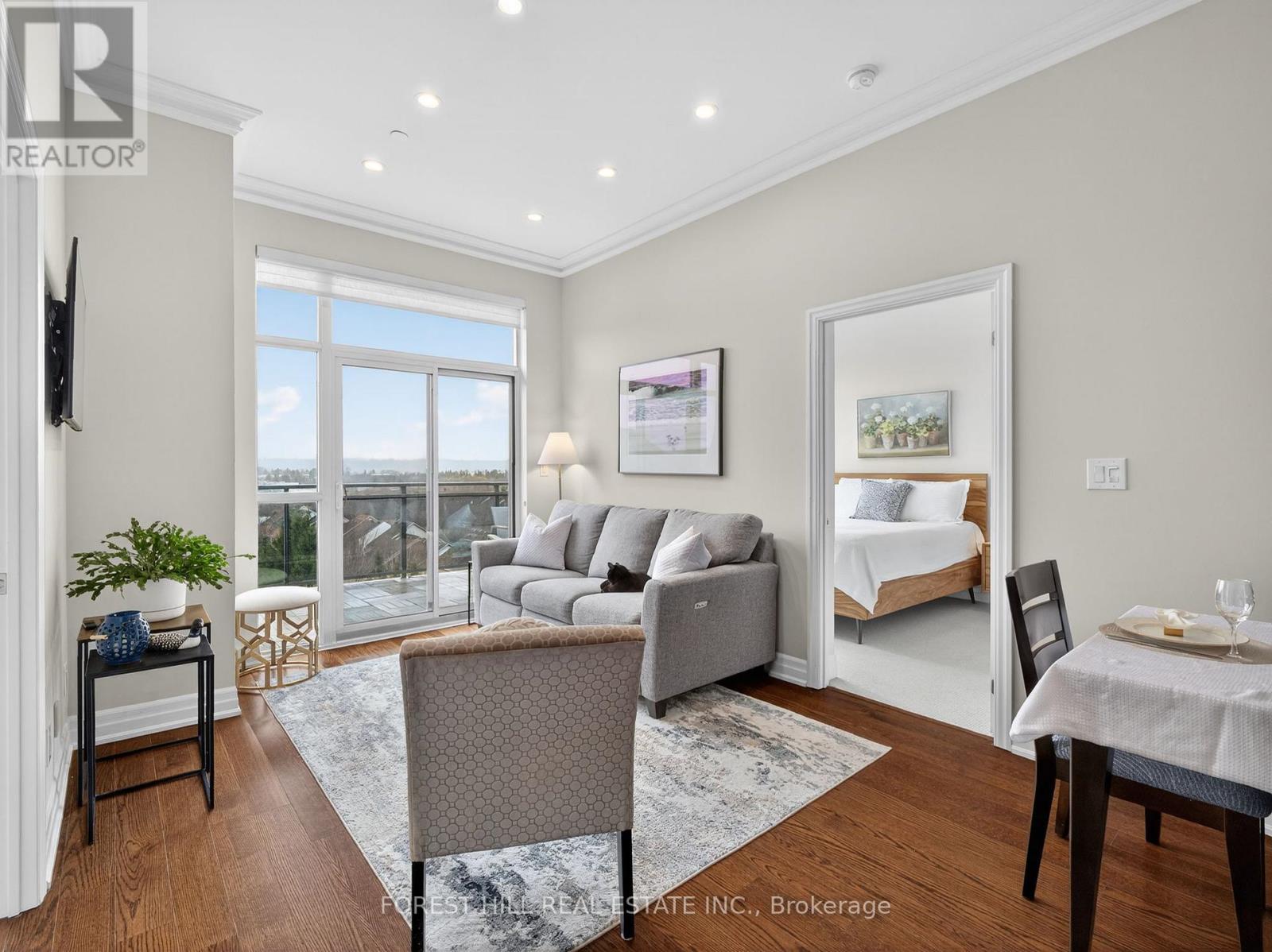 609 - 111 Civic Square Gate, Aurora, Ontario  L4G 0S6 - Photo 2 - N12922792