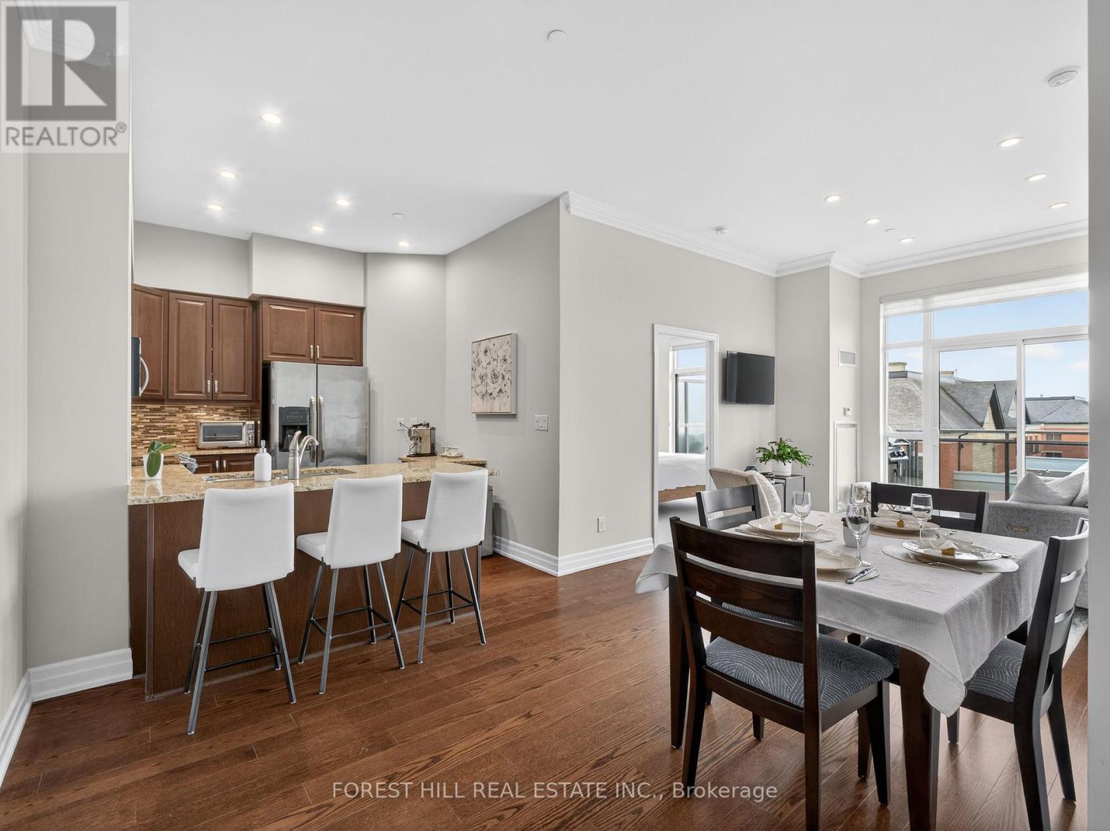 609 - 111 Civic Square Gate, Aurora, Ontario  L4G 0S6 - Photo 3 - N12922792