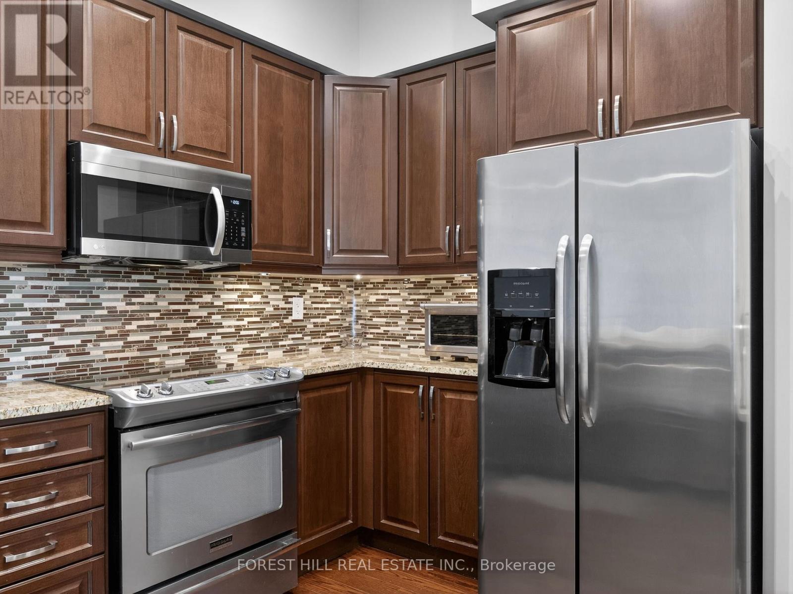 609 - 111 Civic Square Gate, Aurora, Ontario  L4G 0S6 - Photo 6 - N12922792