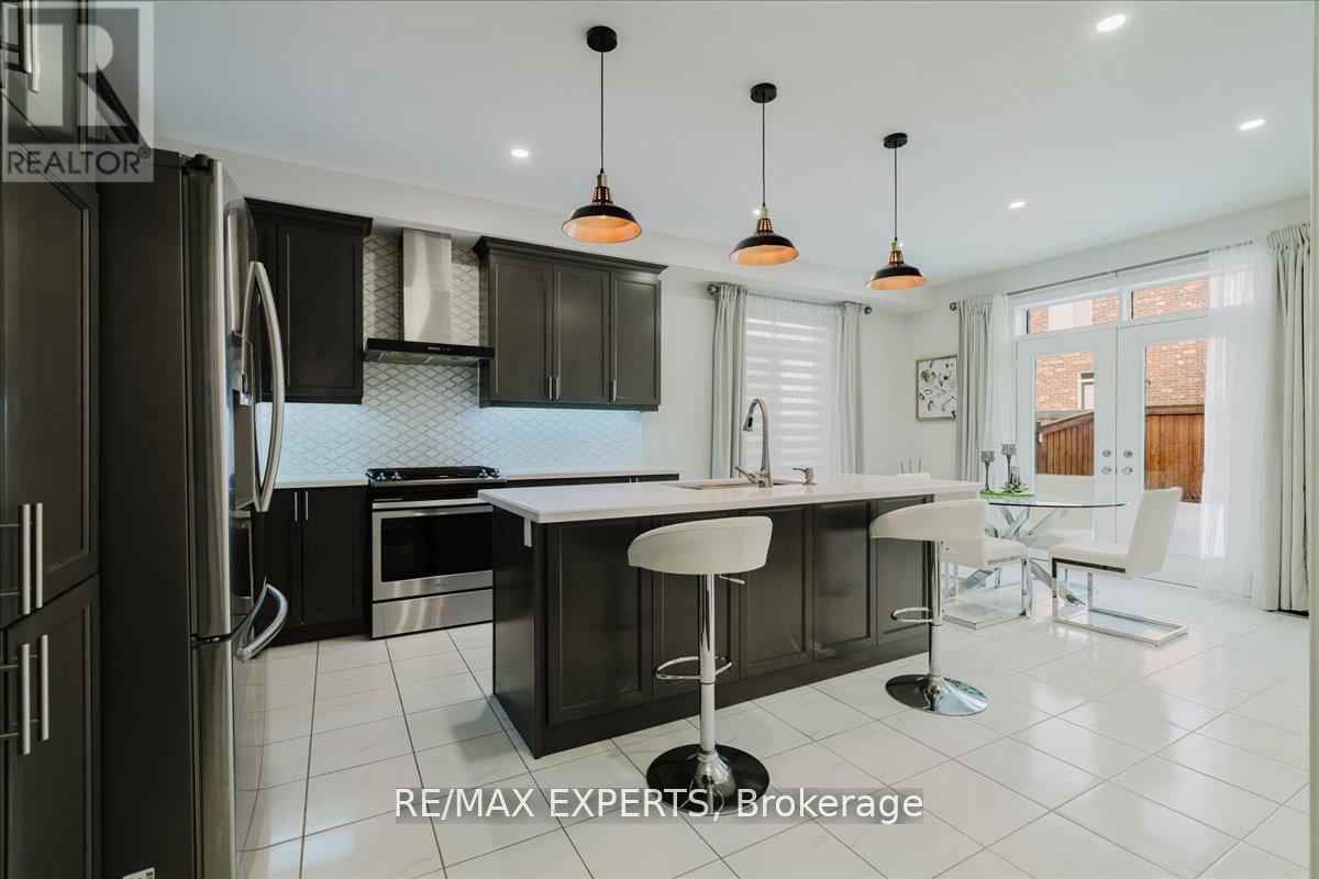 43 Lewis Avenue, Bradford West Gwillimbury (Bradford), Ontario  L3Z 0X2 - Photo 19 - N12922808