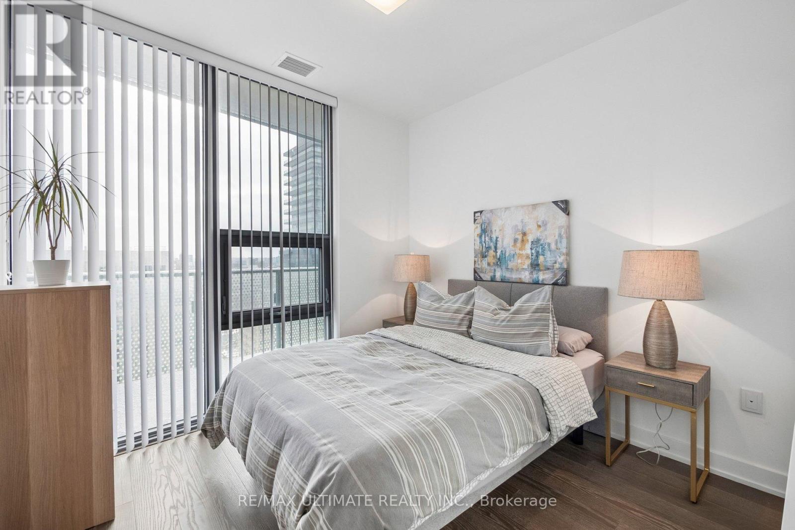 3007 - 11 Wellesley Street W, Toronto, Ontario  M4Y 0G4 - Photo 10 - C12912064