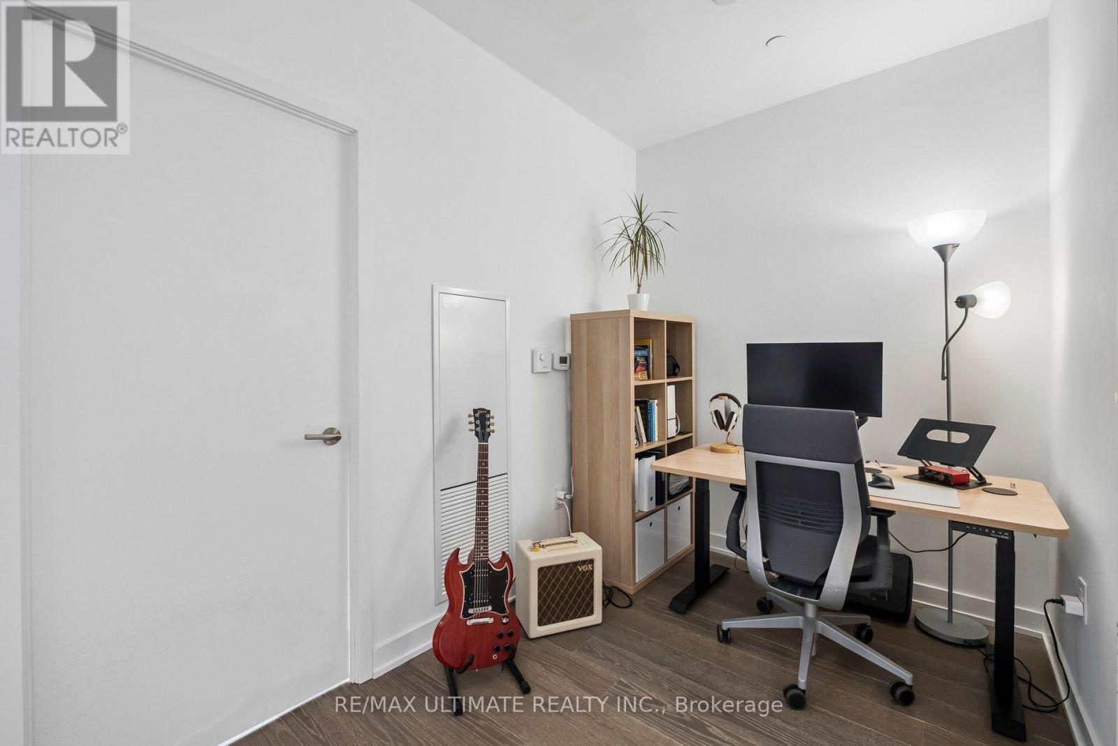 3007 - 11 Wellesley Street W, Toronto, Ontario  M4Y 0G4 - Photo 11 - C12912064