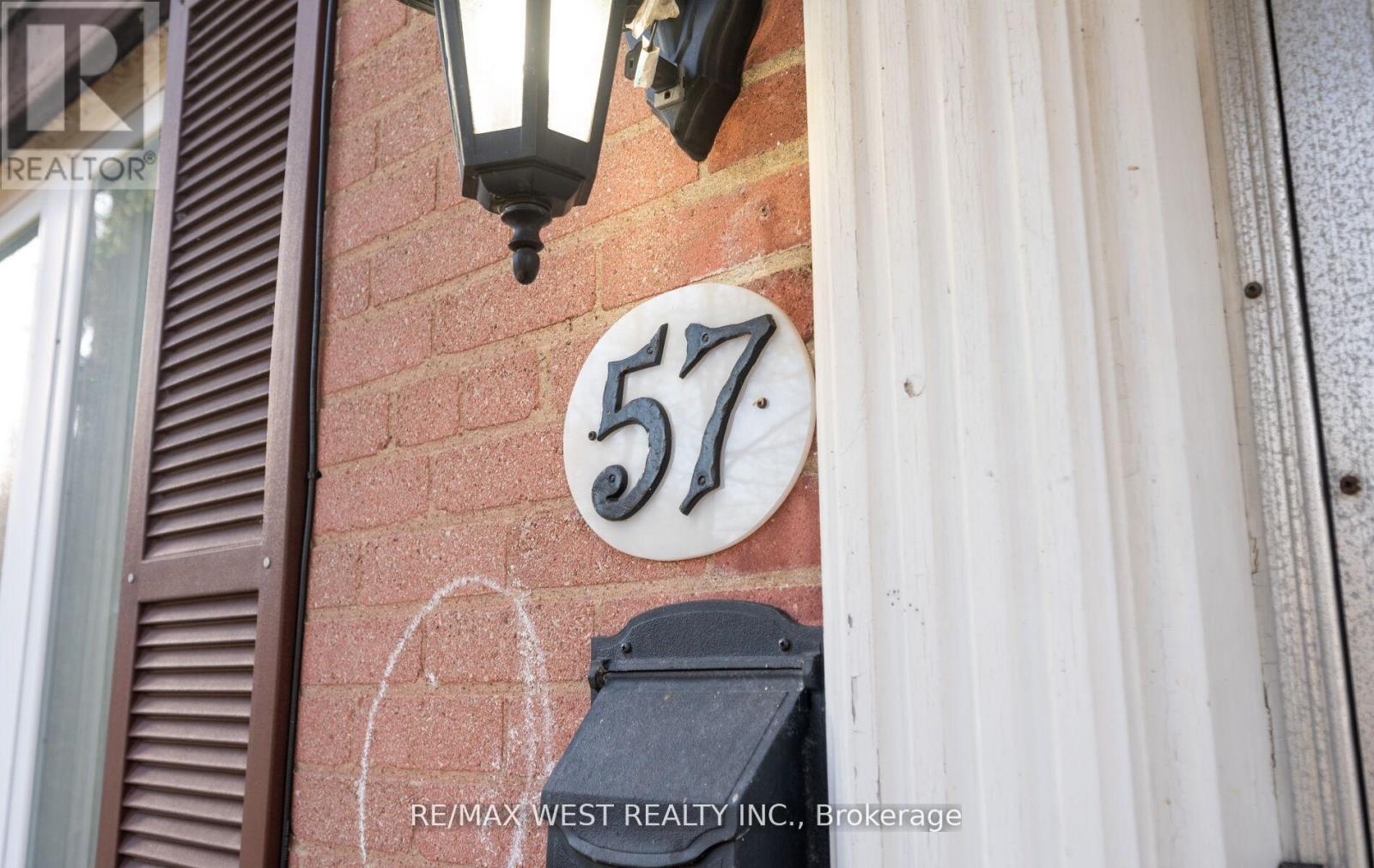 57 Westglen Crescent, Toronto, Ontario  M9B 4R2 - Photo 11 - W12842122