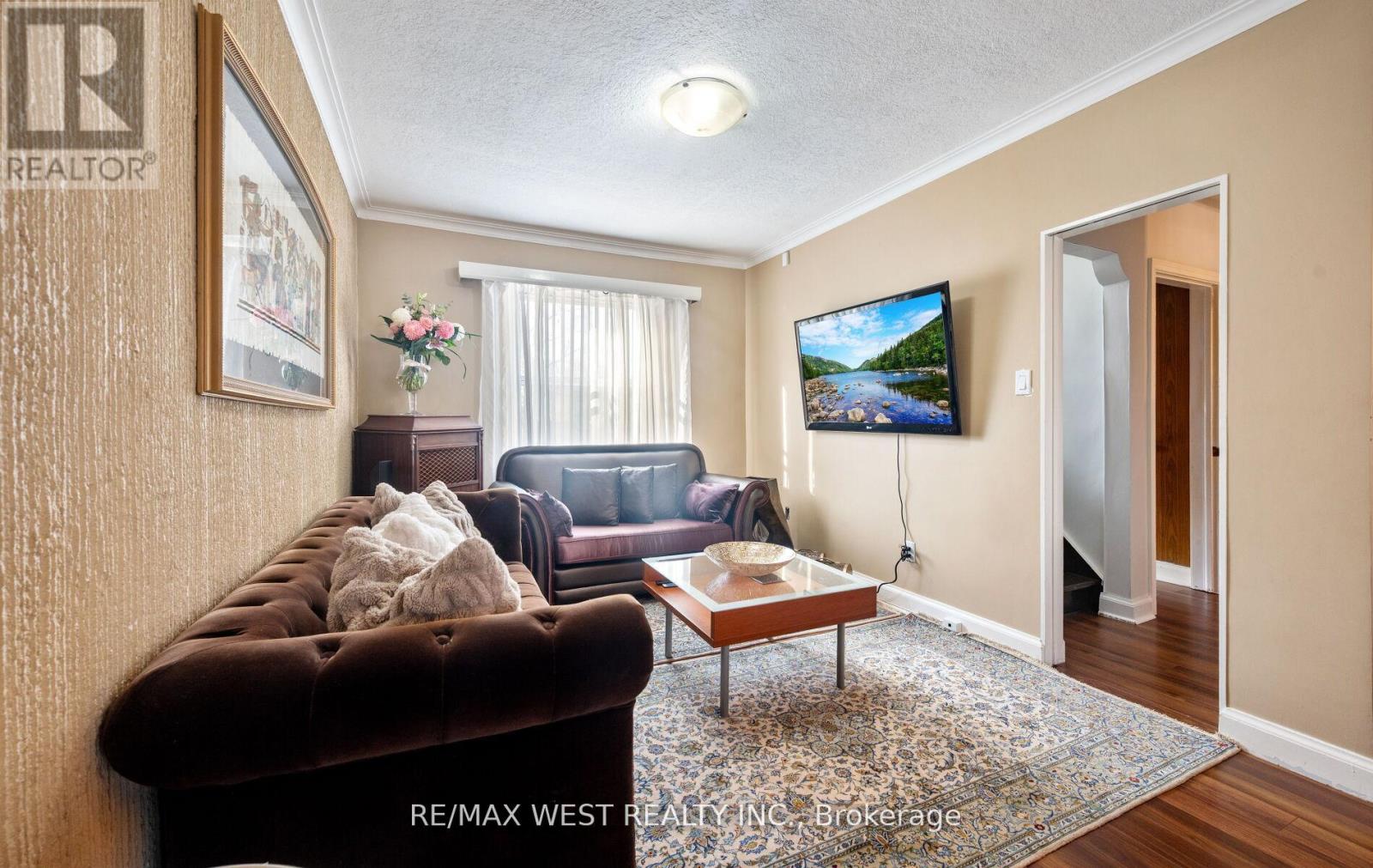 57 Westglen Crescent, Toronto, Ontario  M9B 4R2 - Photo 15 - W12842122