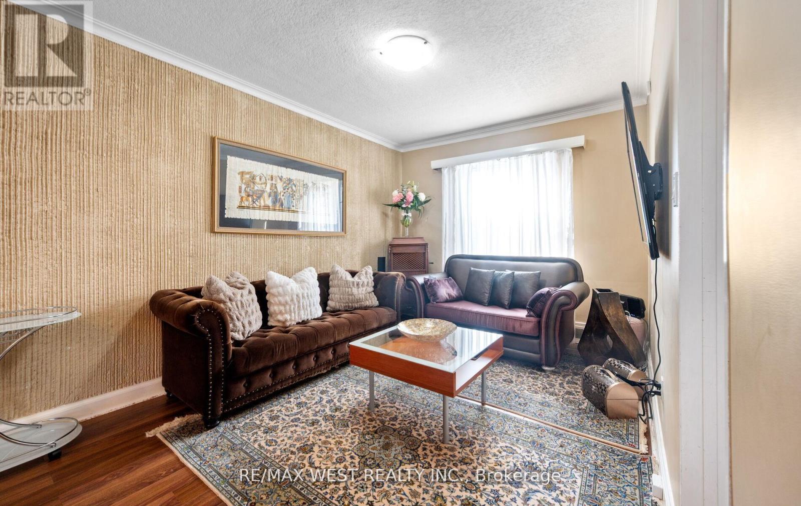 57 Westglen Crescent, Toronto, Ontario  M9B 4R2 - Photo 16 - W12842122