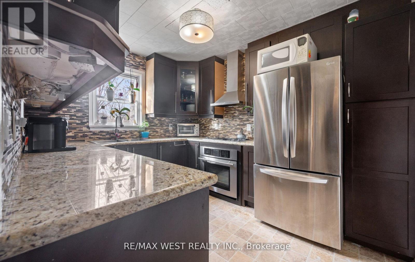 57 Westglen Crescent, Toronto, Ontario  M9B 4R2 - Photo 20 - W12842122