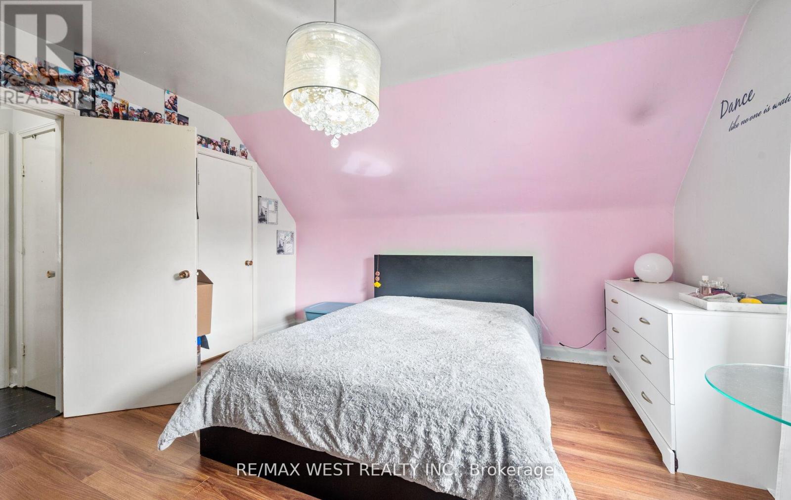 57 Westglen Crescent, Toronto, Ontario  M9B 4R2 - Photo 26 - W12842122