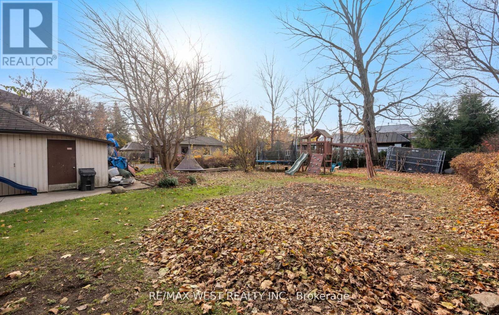 57 Westglen Crescent, Toronto, Ontario  M9B 4R2 - Photo 9 - W12842122