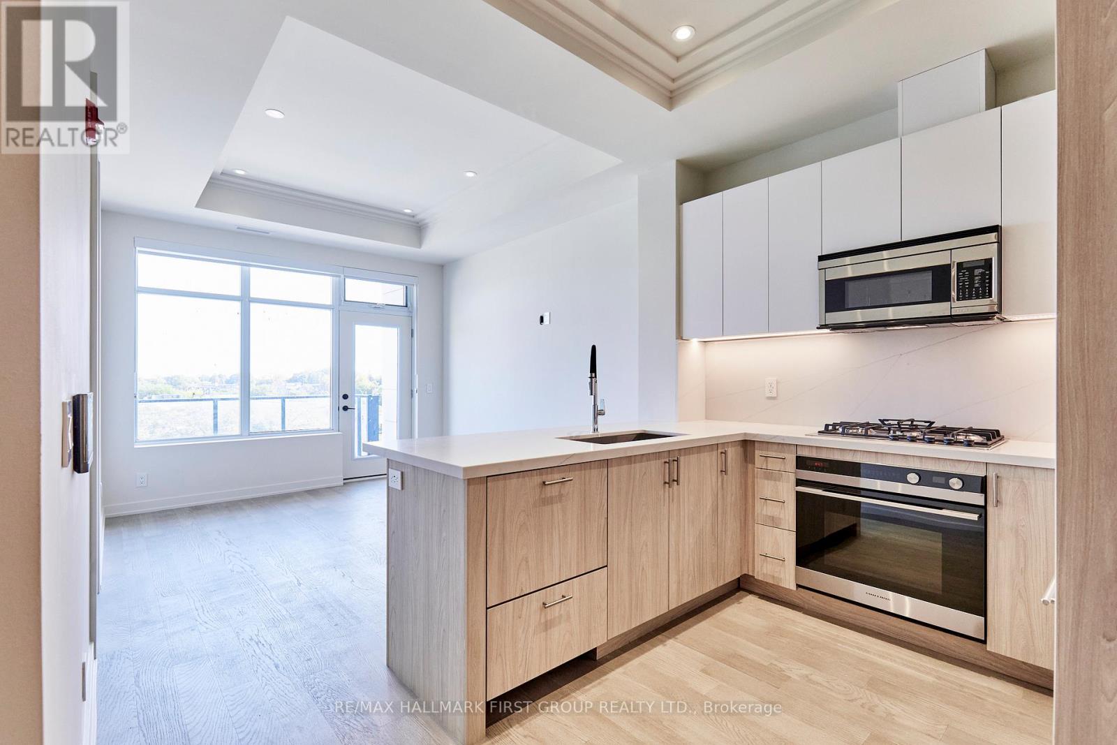 407 - 123 Maurice Drive, Oakville, Ontario  L6K 2W6 - Photo 6 - W12922700