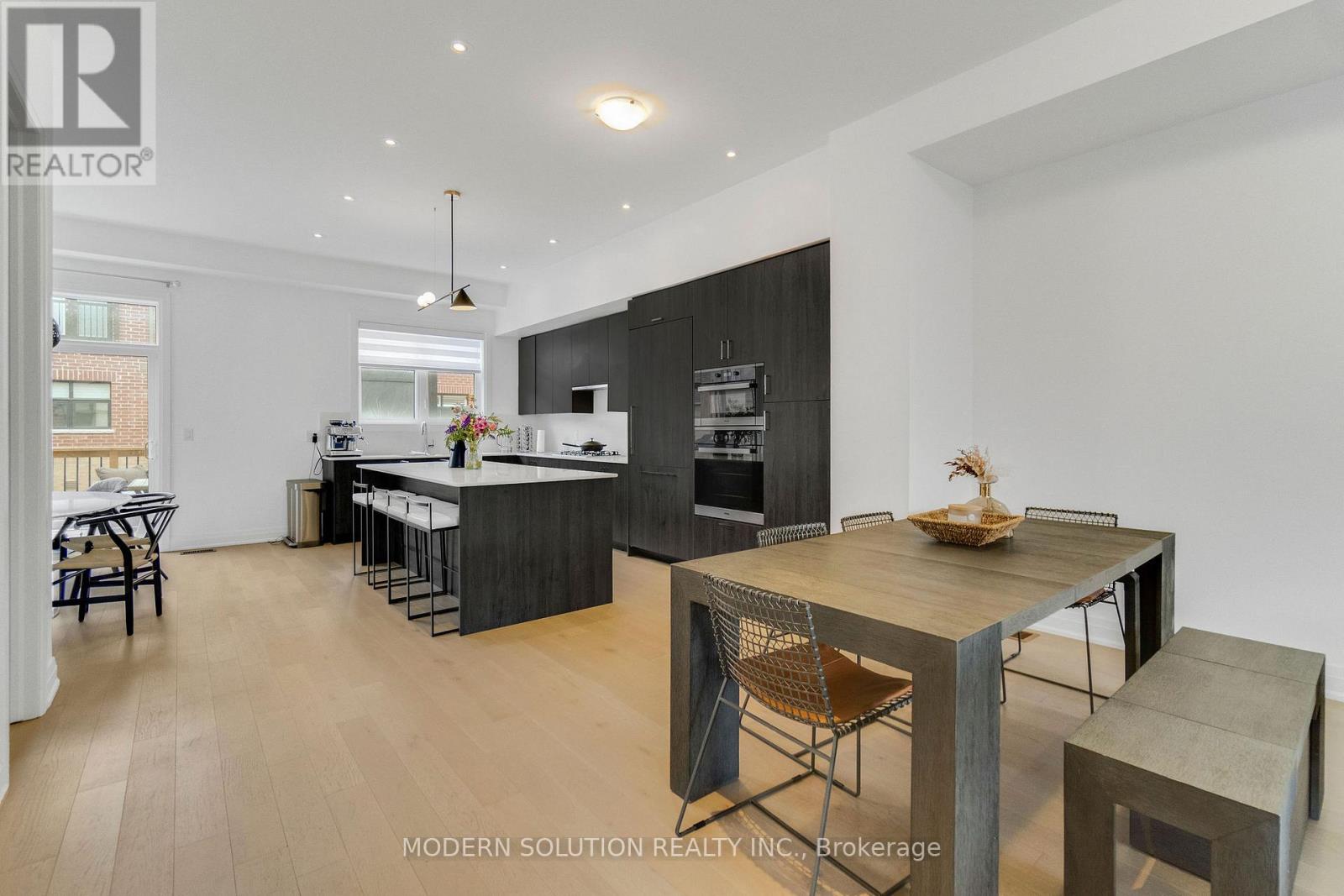 1659 Vellore Crescent, Mississauga, Ontario  L5G 0C3 - Photo 12 - W12922730